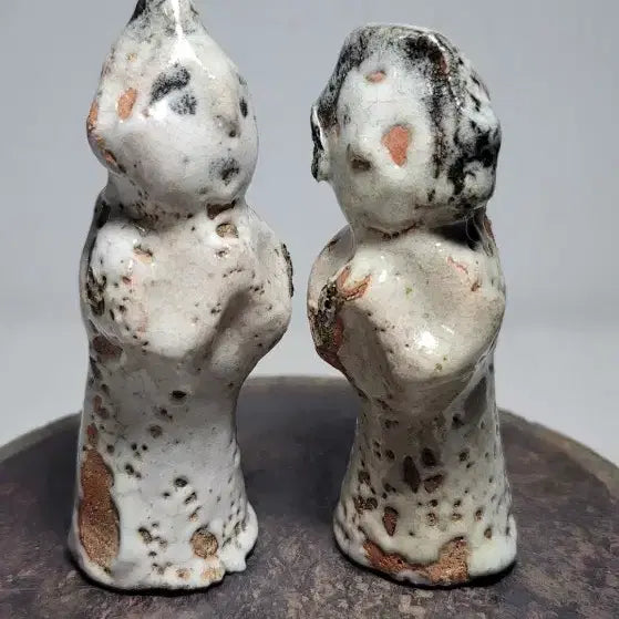 [BUNJANG] Joseon Dynasty Celadon Ceramic Figure Burial Goods (Pair) / 백자철화인물형명기(한쌍2점)