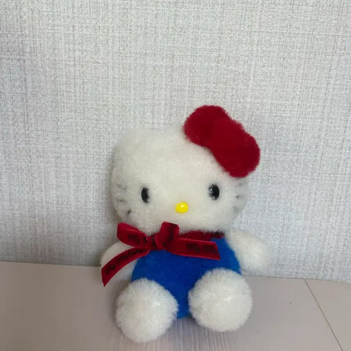[BUNJANG] Hello Kitty New Retro Plush Keychain / 헬로키티 뉴레트로 인형 키링
