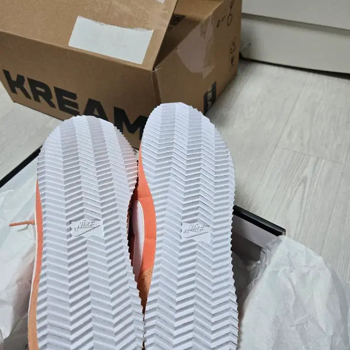 [BUNJANG] Nike Cortez Coral Orange Sneakers / 나이키 코르테즈 코랄오렌지 스니커즈 새상품245