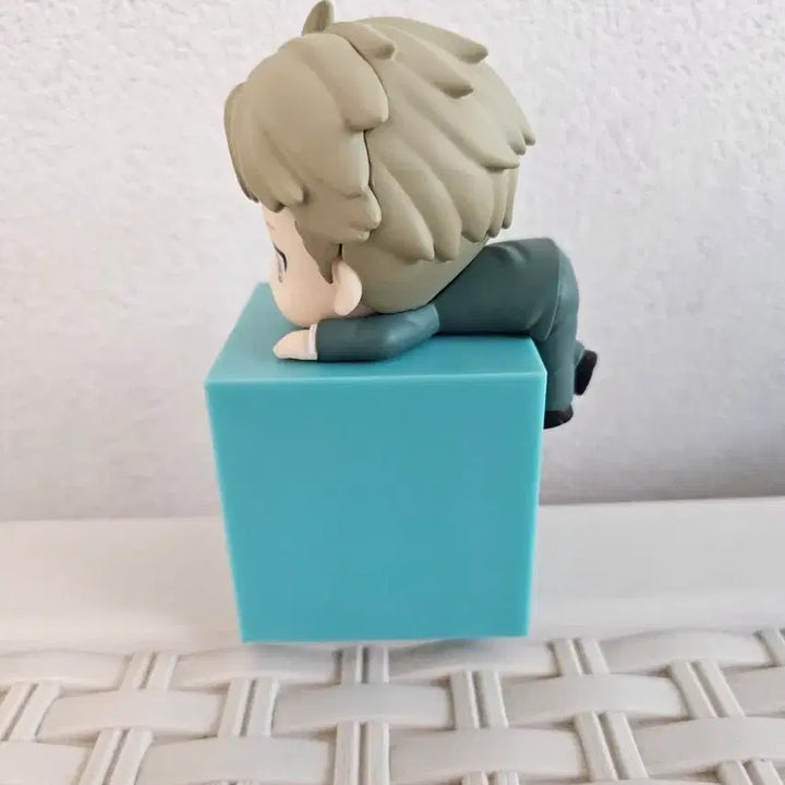 [BUNJANG] Spy x Family Loid Forger Hikkake Figure (Opened) / (단순개봉)스파이패밀리 로이드 포저 힛카케 힛카게 피규어