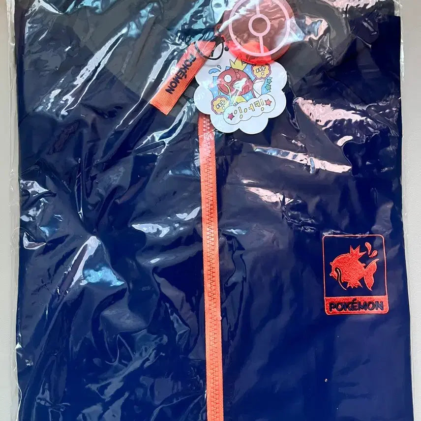 [BUNJANG] Pokemon Magikarp Windbreaker Jacket &amp; Charm Bundle (New) / 썬캡부채증정)포켓몬 잉어킹 바람막이 점퍼&amp;수컷 액막이 키링 일괄 새상품