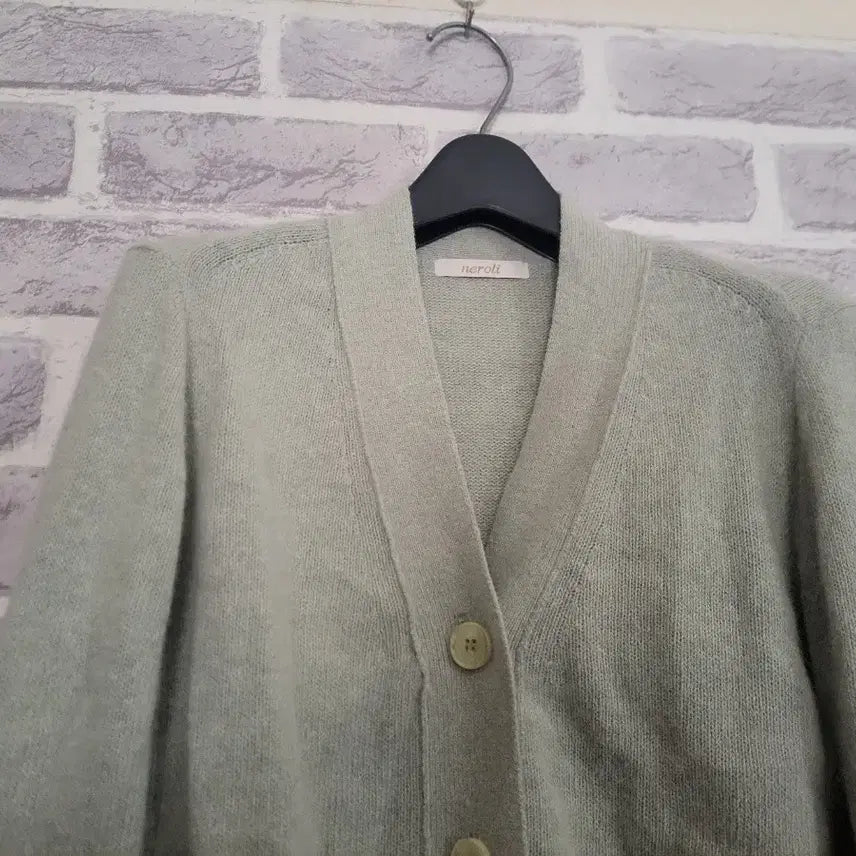 [BUNJANG] Neroli Light Green V-Neck Cardigan / neroli 연그린 브이넥 가디건 /알뜰한여우