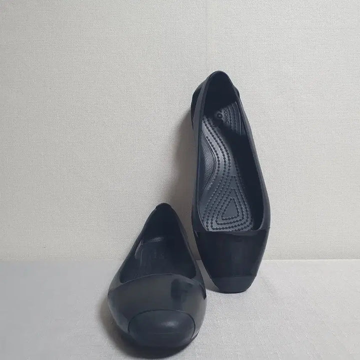 [BUNJANG] Crocs Siena Flat Shoes Black Sandals (230mm) / 크록스 시에나 샤이니 플랫 슈즈 블랙 샌들 230mm