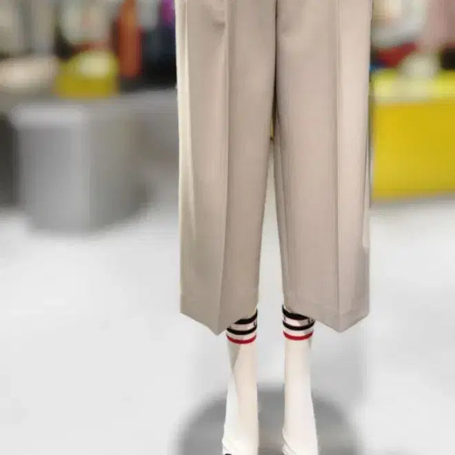 [BUNJANG] Lucky Chouette 22SS Wide Tuck Pants (Beige) / 럭키슈에뜨 와이드턱팬츠 22SS (베이지)