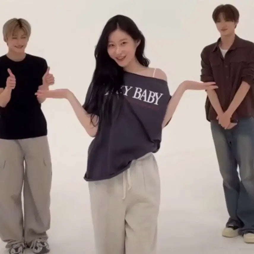 [BUNJANG] Lazybaby Off-Shoulder T-Shirt Charcoal / 레이지지 레이지베이비 오프숄더