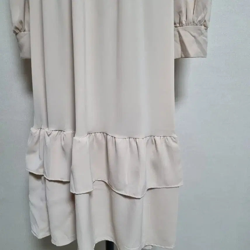 [BUNJANG] Beige V-Neck Long Dress / L185 브이넥 베이지롱원피스
