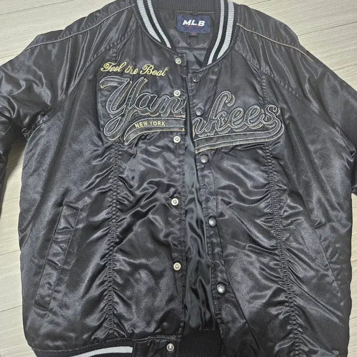 [BUNJANG] MLB New York Yankees Black Baseball Jacket / MLB 뉴욕 양키스 블랙 야구 점퍼