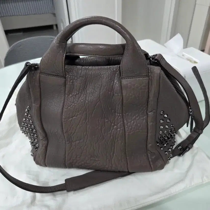 [BUNJANG] MCM Studded Two-Way Tote Bag Vintage Line Brown Leather / mcm스터드 투웨이 토트백 빈티지라인/ 브라운