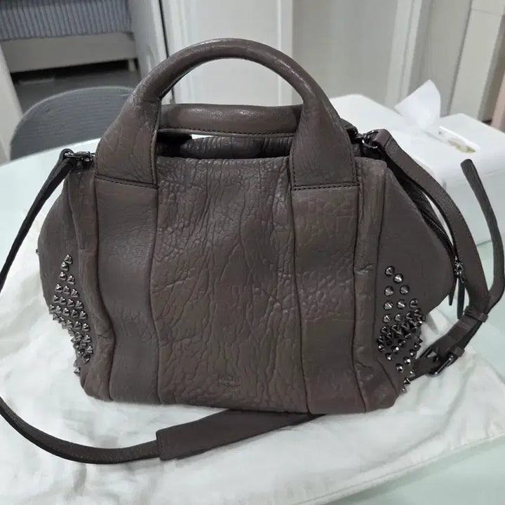 [BUNJANG] MCM Studded Two-Way Tote Bag Vintage Line Brown Leather / mcm스터드 투웨이 토트백 빈티지라인/ 브라운