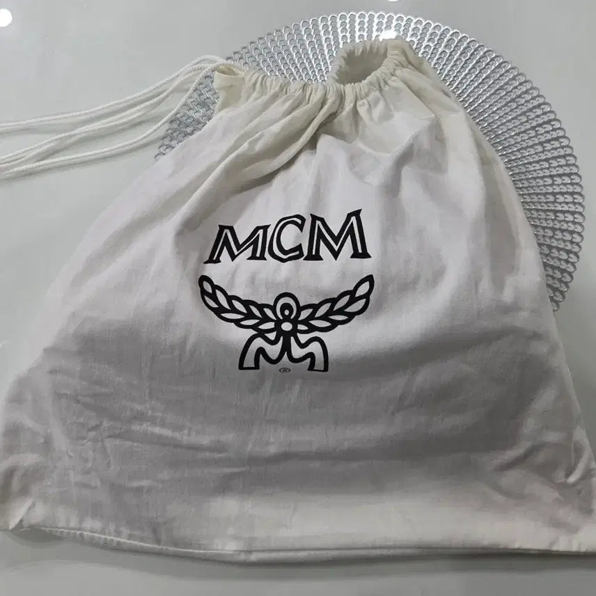 [BUNJANG] MCM Studded Two-Way Tote Bag Vintage Line Brown Leather / mcm스터드 투웨이 토트백 빈티지라인/ 브라운