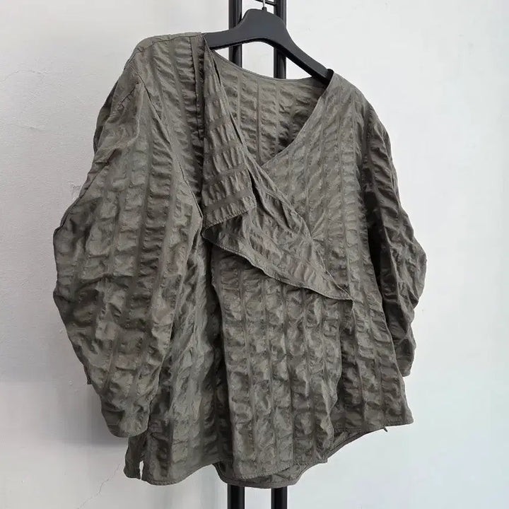 [SOLD OUT] 정품 시스템 SYSTEM 셔링 브이넥 블라우스