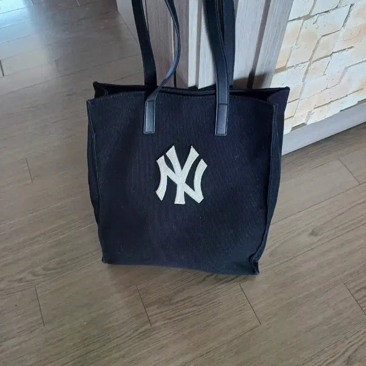 [BUNJANG] MLB New York Yankees Black Tote Bag / MLB 뉴욕 양키스 블랙 토트백