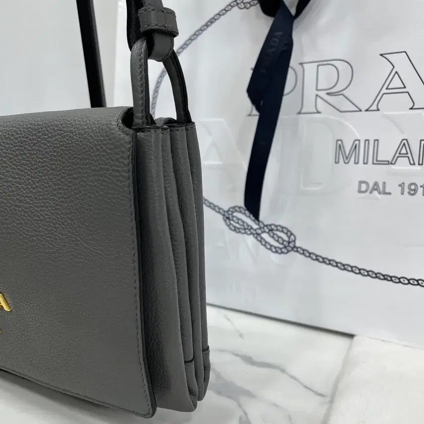 [BUNJANG] Prada Vitello Daino Flap Crossbody Bag / [정품]프라다 비텔로 다이노 플랩 크로스백 메신저백