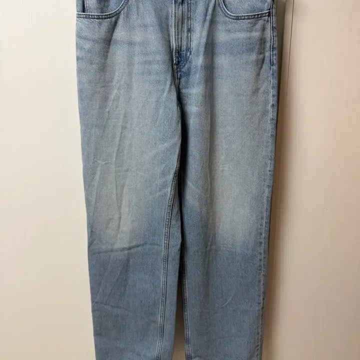 [BUNJANG] Uniqlo JW Anderson Denim Straight Jeans (Light Blue, Size 31) / 유니클로 JW앤더슨 데님 스트레이트진 63blue 연청 31