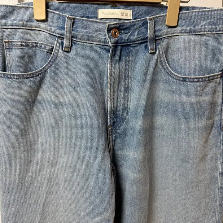 [BUNJANG] Uniqlo JW Anderson Denim Straight Jeans (Light Blue, Size 31) / 유니클로 JW앤더슨 데님 스트레이트진 63blue 연청 31