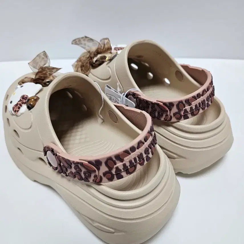 [BUNJANG] Hello Kitty Crocs Sandals Beige Mule 230mm / 헬로키티 크록스 샌들 베이지 뮬  230mm (새상품)