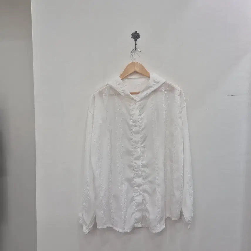 [BUNJANG] White Eyelet Embroidered Hoodie Shirt / 화이트 아일렛 후드 셔츠