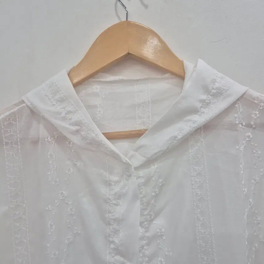 [BUNJANG] White Eyelet Embroidered Hoodie Shirt / 화이트 아일렛 후드 셔츠