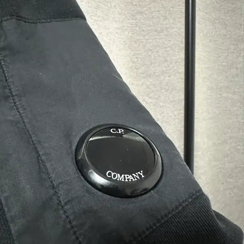 [BUNJANG] CP Company Logo Lens Sweatshirt Black XL / CP컴퍼니 로고 렌즈와펜 맨투맨 블랙 (XL)