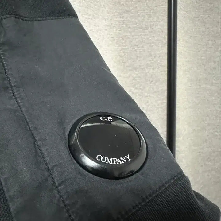 [BUNJANG] CP Company Logo Lens Sweatshirt Black XL / CP컴퍼니 로고 렌즈와펜 맨투맨 블랙 (XL)