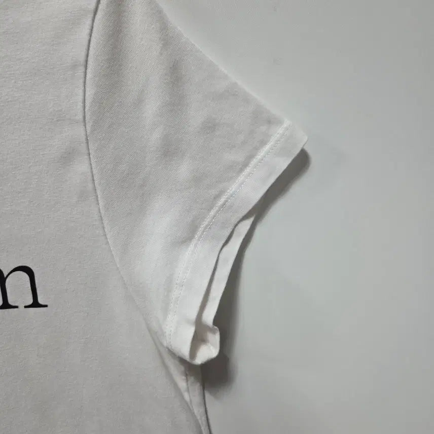 [BUNJANG] Matinkim White Logo Crop Short Sleeve T-Shirt (Size S) / 마뗑킴 화이트 로고 크롭 반팔 티셔츠 S 26051313