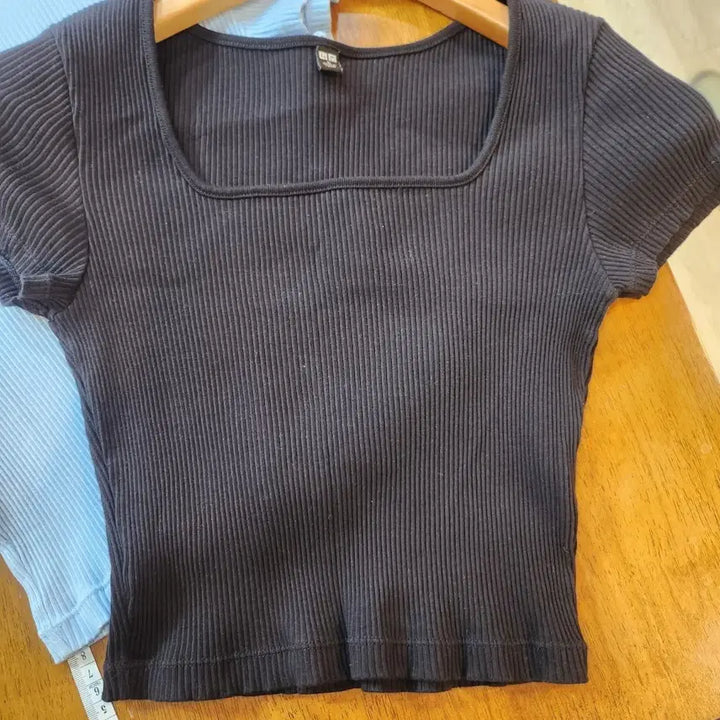 [BUNJANG] Uniqlo Square Neck Short Sleeve T-Shirt 2-Pack / 유니클로 스퀘어넥 반팔 티셔츠 2종