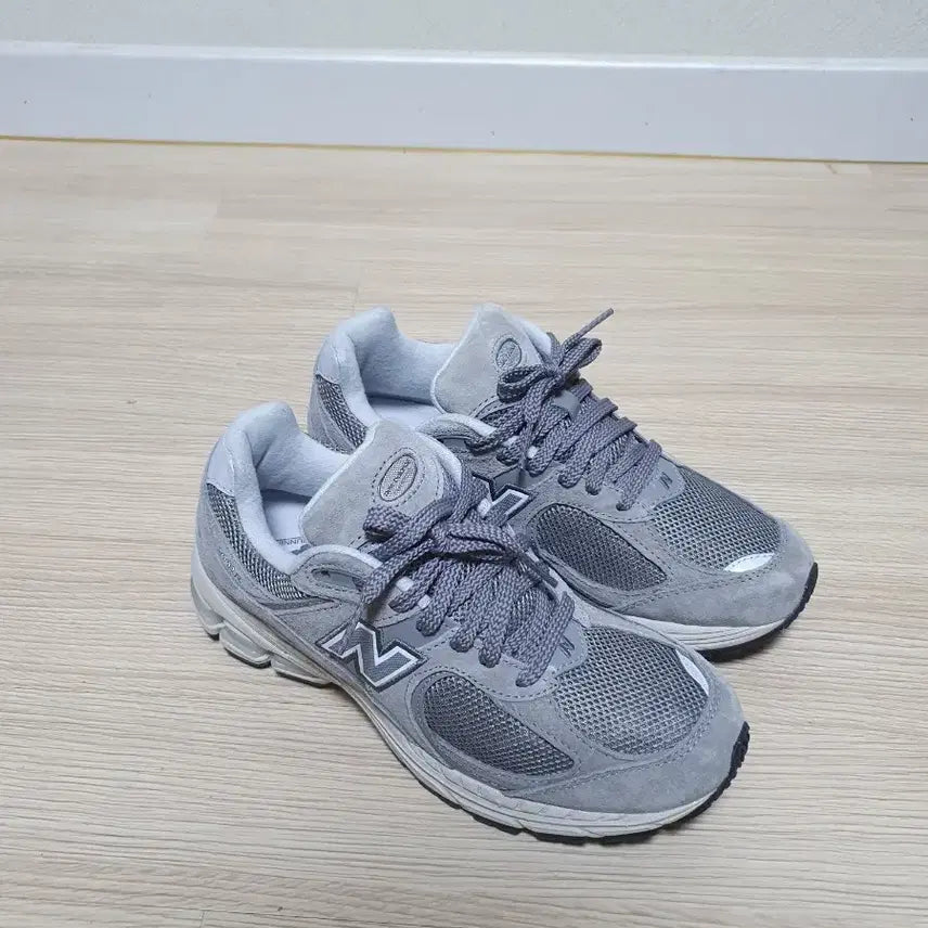 [BUNJANG] New Balance 2002R Grey Sneakers (245) / 뉴발란스 2002R 그레이 운동화 245