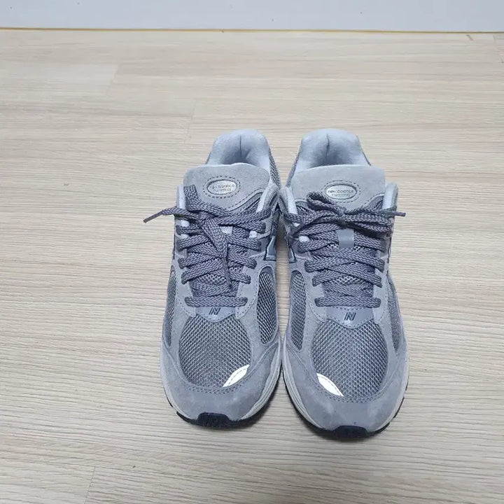 [BUNJANG] New Balance 2002R Grey Sneakers (245) / 뉴발란스 2002R 그레이 운동화 245