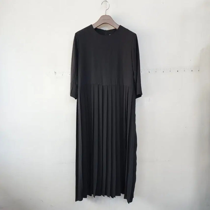 [BUNJANG] Feminiq Daily Black Pleated Long Dress / 페미니크 데일리 블랙 플리츠 롱 원피스