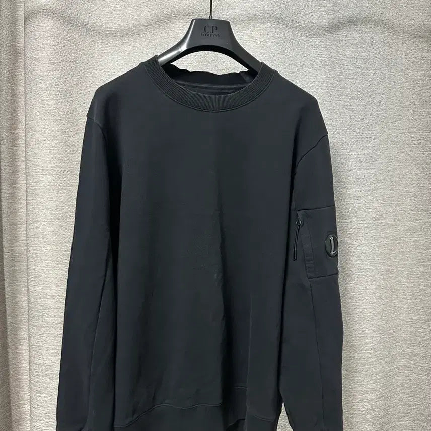 [BUNJANG] CP Company Lens Applique Sweatshirt Black XL / CP컴퍼니 렌즈와펜 맨투맨 블랙 (XL)