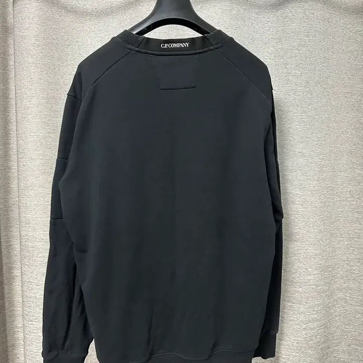 [BUNJANG] CP Company Lens Applique Sweatshirt Black XL / CP컴퍼니 렌즈와펜 맨투맨 블랙 (XL)