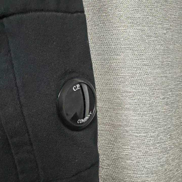 [BUNJANG] CP Company Lens Applique Sweatshirt Black XL / CP컴퍼니 렌즈와펜 맨투맨 블랙 (XL)