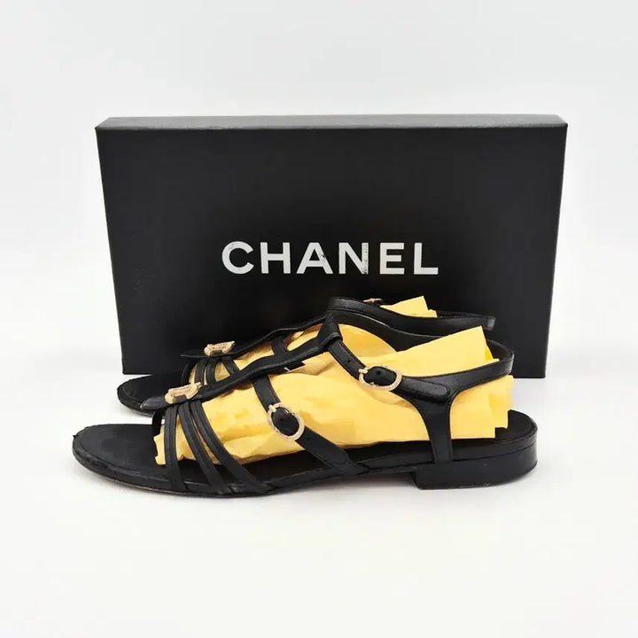 [BUNJANG] Chanel CC Logo Flat Strap Sandals Black Leather Size 37C / [중고명품셀렉트]샤넬 CC 로고 플랫 스트랩 샌들 37C