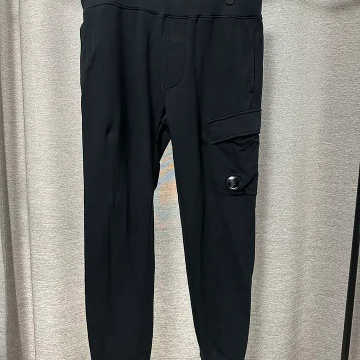 [SOLD OUT] CP컴퍼니 트레이닝 조거팬츠 블랙 (L)