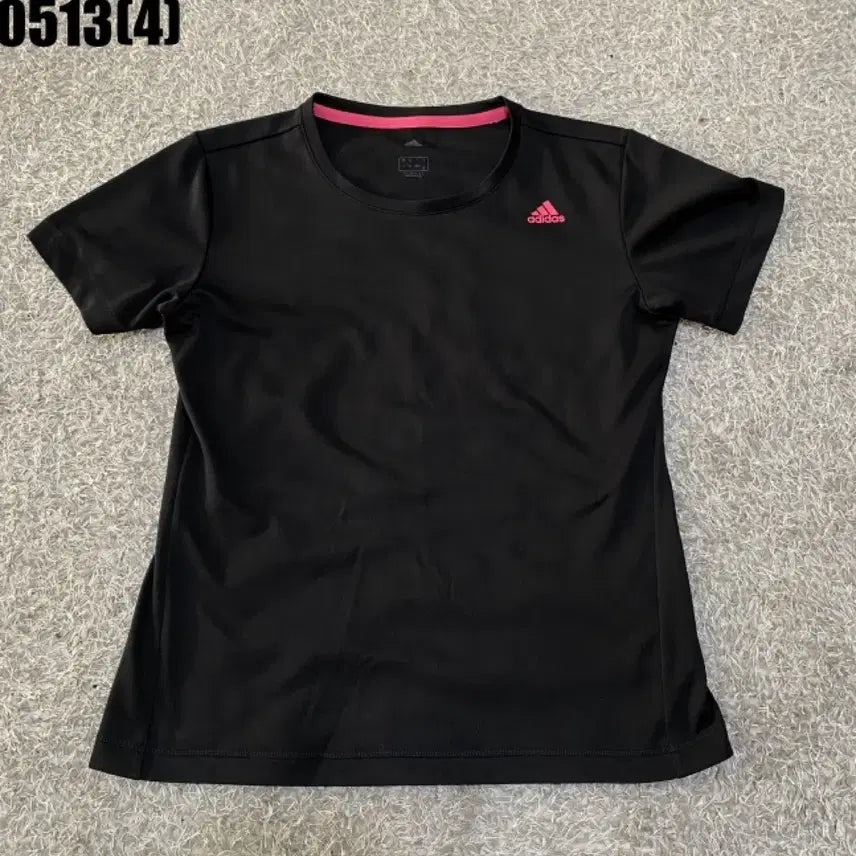 [BUNJANG] Adidas Black Short Sleeve T-Shirt Pink Logo / 아디다스 블랙 반팔 티셔츠 핑크 로고 | 0513