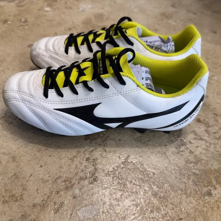 [BUNJANG] Mizuno Size 220 Soccer Cleats / 미즈노 220사이즈 축구화