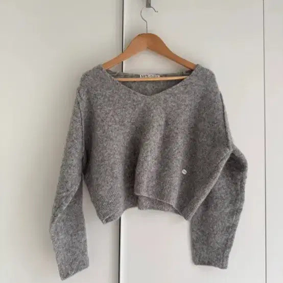 [BUNJANG] Alpaca V-Neck Knit Sweater / 마그넷 알파카 브이넥 니트