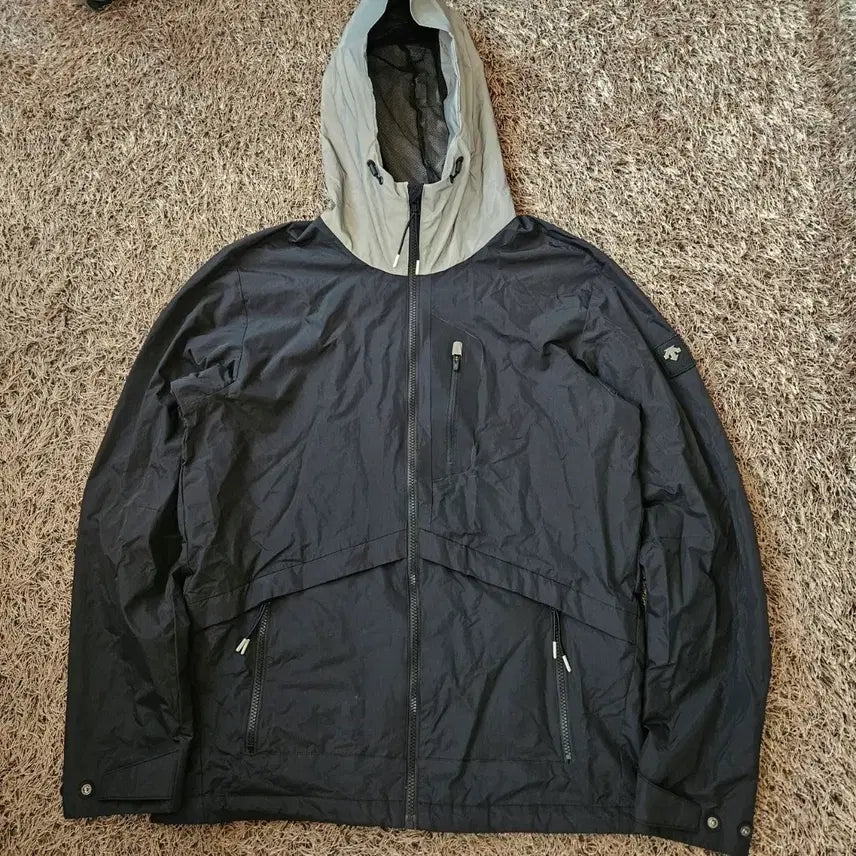 [BUNJANG] Descente Signature Logo Patch Windbreaker Jacket (Size 105) / 데상트 시그니쳐 로고 패치 바람막이105 size