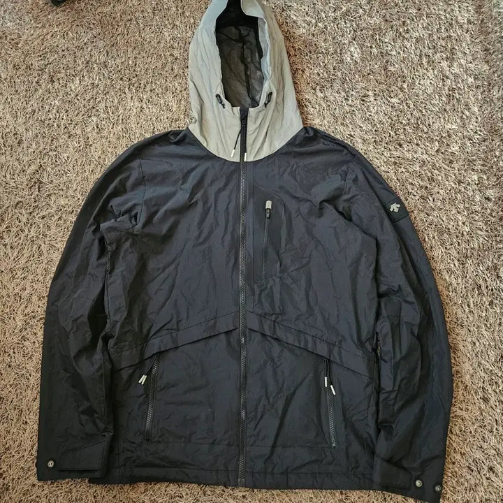 [BUNJANG] Descente Signature Logo Patch Windbreaker Jacket (Size 105) / 데상트 시그니쳐 로고 패치 바람막이105 size