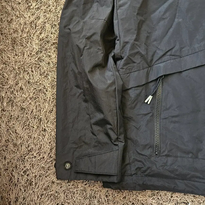 [BUNJANG] Descente Signature Logo Patch Windbreaker Jacket (Size 105) / 데상트 시그니쳐 로고 패치 바람막이105 size