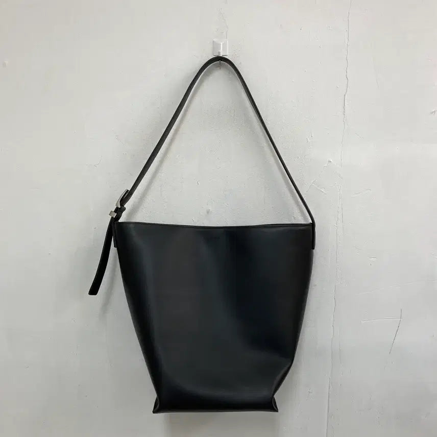 [BUNJANG] WINDER Black Leather Bucket Shoulder Bag / WINDER 윈더블랙 레더 버킷백 숄더백 새상품