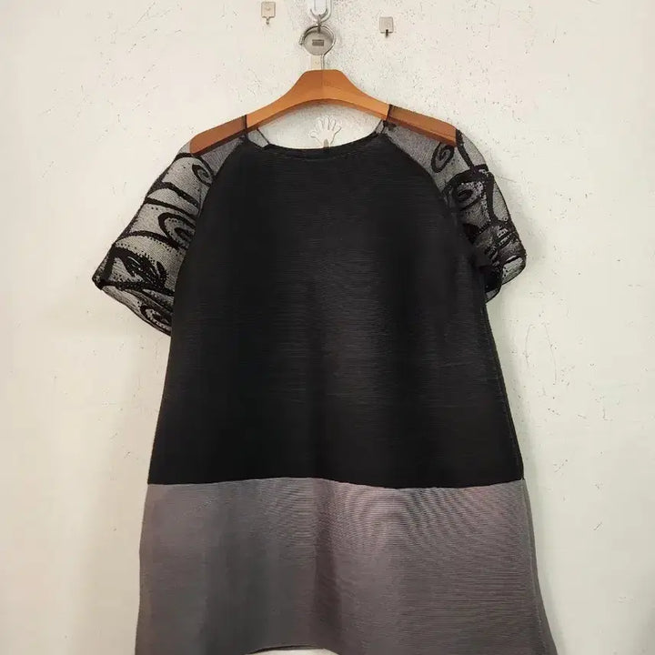 [BUNJANG] Pleats Black/Gray Lace Short Sleeve Top / 플리츠블랙/회색 레이스 반팔