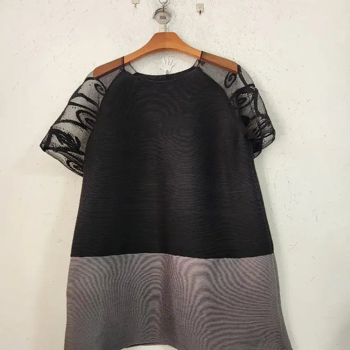 [BUNJANG] Pleats Black/Gray Lace Short Sleeve Top / 플리츠블랙/회색 레이스 반팔