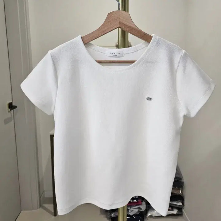 [BUNJANG] Logo Patch Round Knit Short Sleeve T-Shirt / 로고와펜 라운드니트 티 색상택1