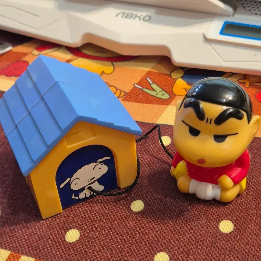 [BUNJANG] Vintage Crayon Shin-chan &amp; Shiro Figure Set / 고전 빈티지짱구 2개일괄 캐릭터 피규어 강아지집 세트