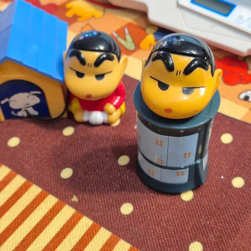 [BUNJANG] Vintage Crayon Shin-chan &amp; Shiro Figure Set / 고전 빈티지짱구 2개일괄 캐릭터 피규어 강아지집 세트
