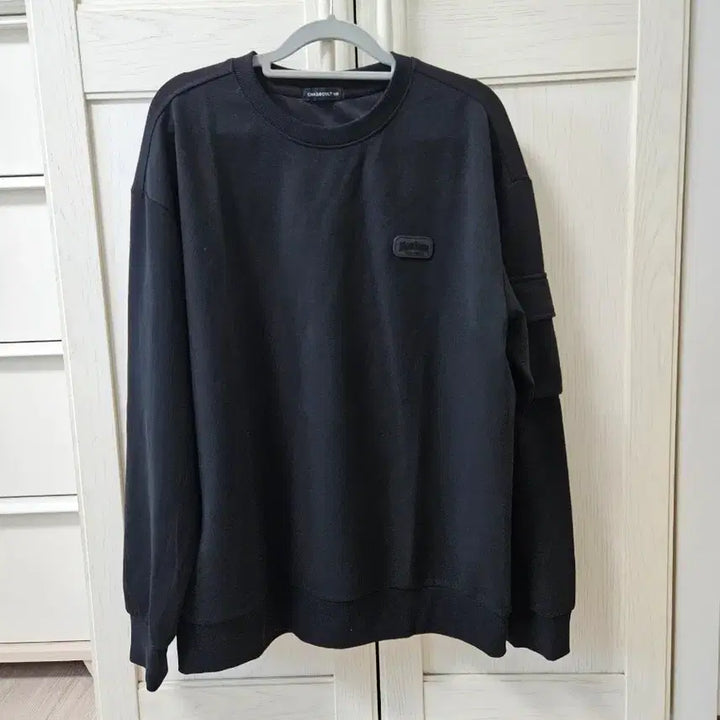 [BUNJANG] Chase Cult Sleeve Pocket Sweatshirt Black / 체이스컬트 소매 포켓 맨투맨