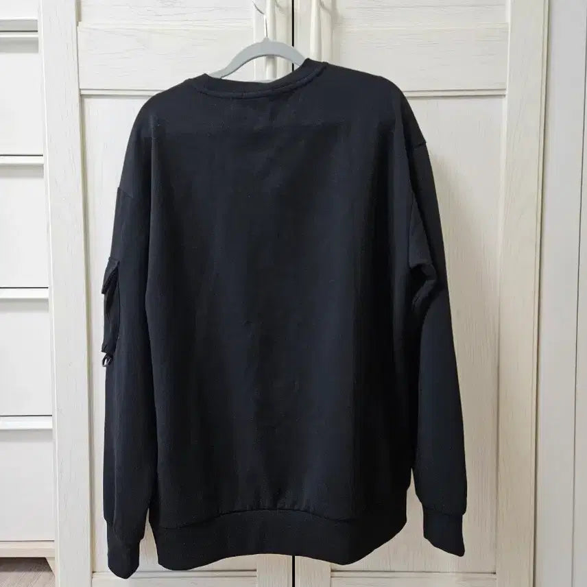 [BUNJANG] Chase Cult Sleeve Pocket Sweatshirt Black / 체이스컬트 소매 포켓 맨투맨