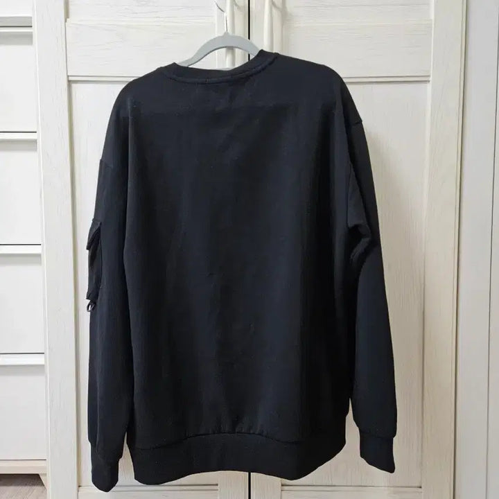 [BUNJANG] Chase Cult Sleeve Pocket Sweatshirt Black / 체이스컬트 소매 포켓 맨투맨