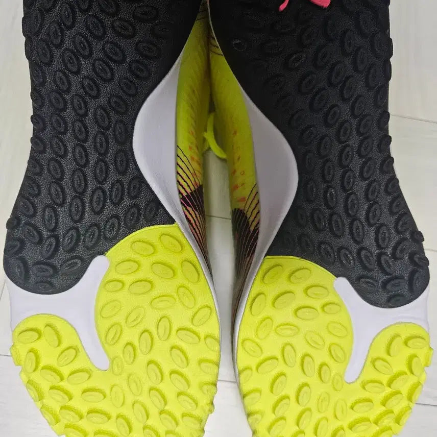 [BUNJANG] Puma Future 8 Procage TF Futsal Shoes / 푸마 퓨처8 프로케이지 풋살화 260mm
